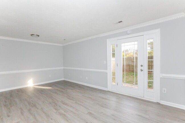 Building Photo - Charming apartment for rent in Chesapeake!