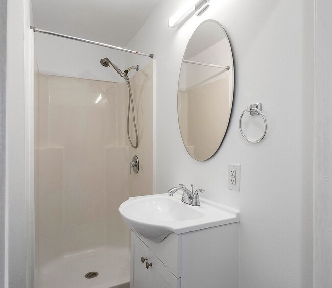 Building Photo - $1,800 / 2 br / 2 ba / 959 sqft