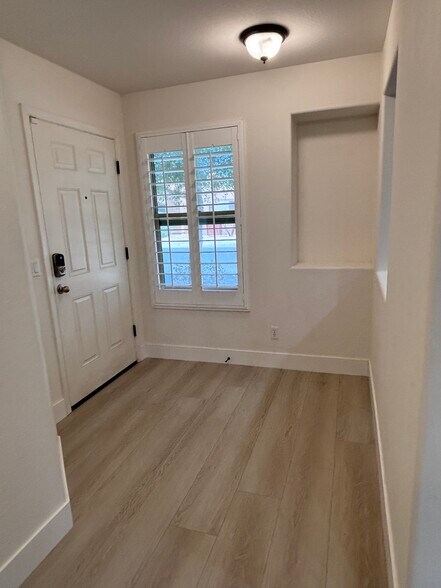 Building Photo - 220 N Wesley