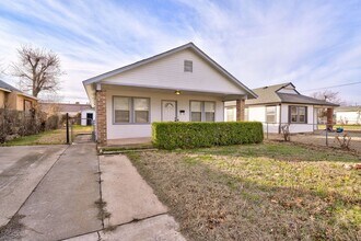 Building Photo - Spacious 4-Bed Gem with Modern Upgrades in...