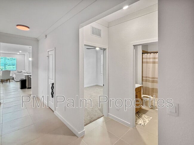 Building Photo - 5989 SE Sky Blue Cir