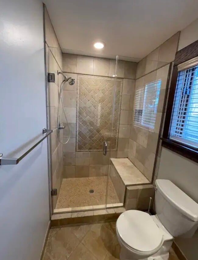 Building Photo - 754 Spring Rd