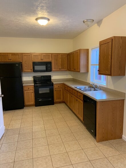 Building Photo - 204 Betsinger Rd