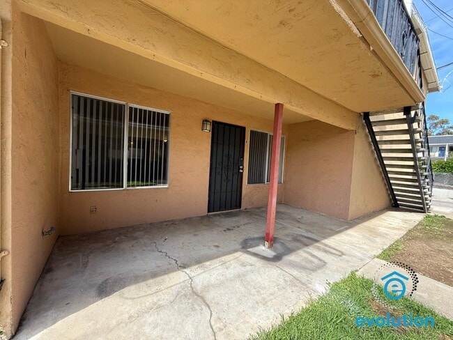 Building Photo - 332 Compton St