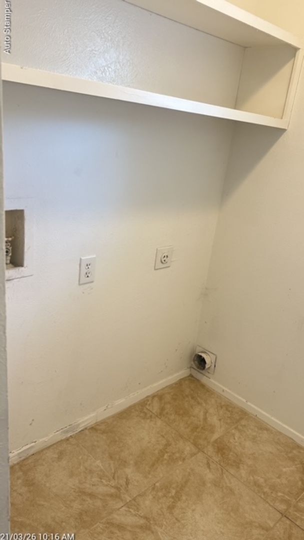 Building Photo - 7221 W Cleburne Rd