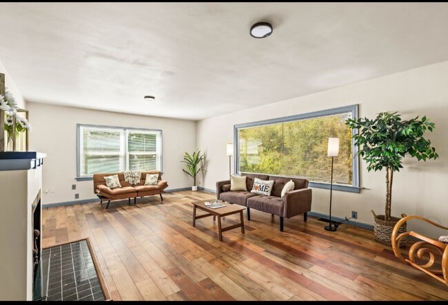 Building Photo - 1548 NW Eden St