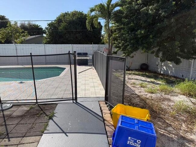 Building Photo - 1014 W Drew St