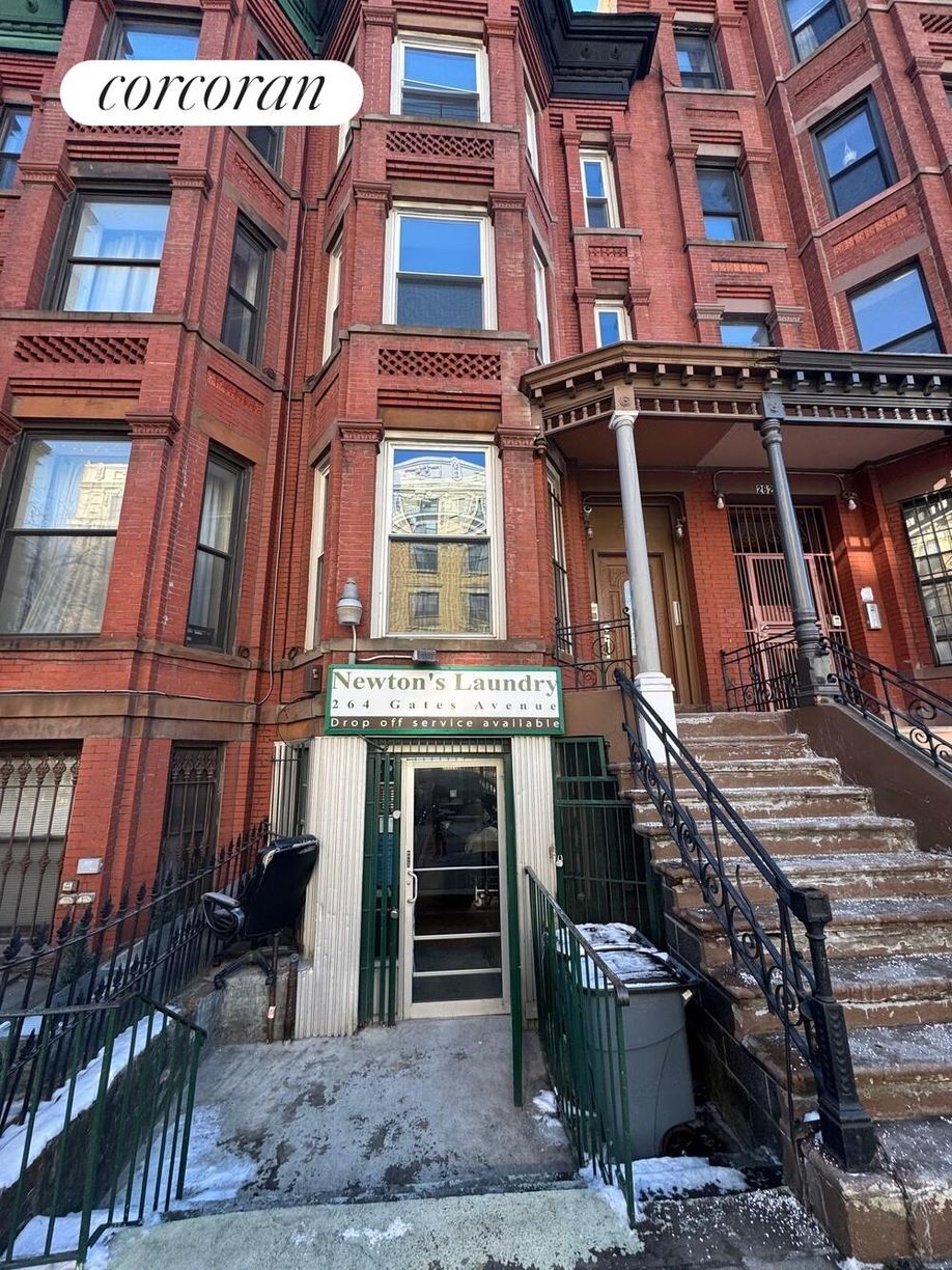 Building Photo - 49 Monroe St