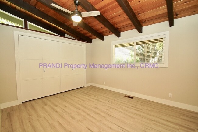 Building Photo - Beautifully Remodeled Corte Madera Home!