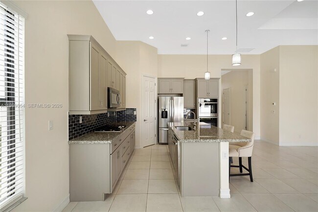 Building Photo - 11815 Leon Cir N