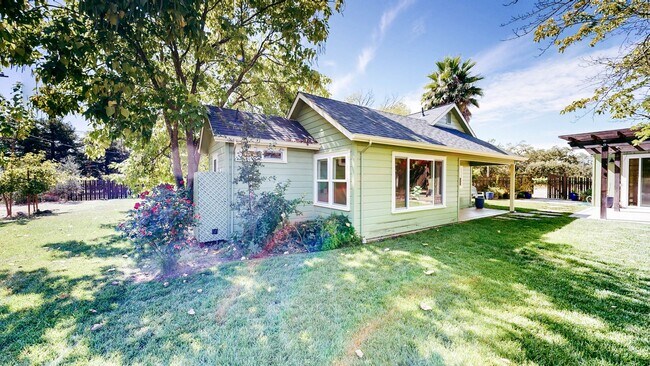 Building Photo - Country Charm Meets Vineyard Views! Two Be...