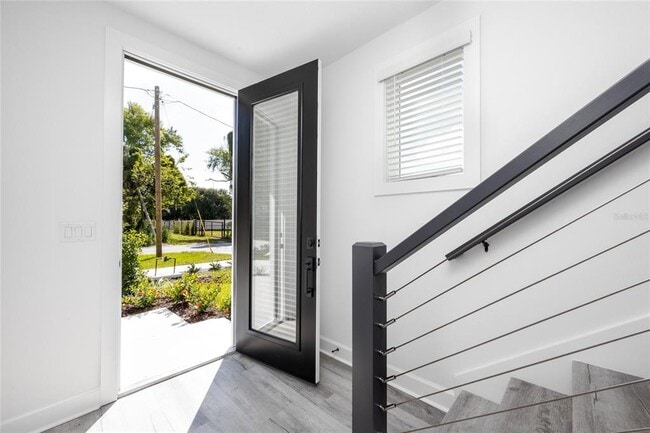 Building Photo - 1520 N Pierce St