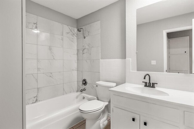 Building Photo - 10425 Quail Ridge Dr
