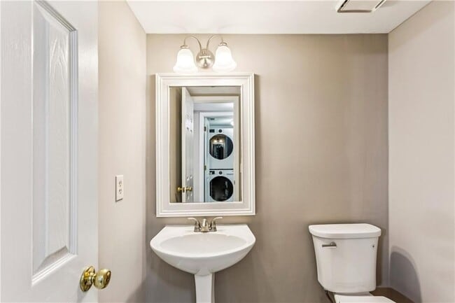 Building Photo - 52 Bridle Ln