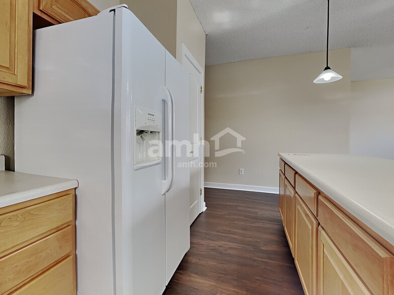 Building Photo - 10884 Roundtree Rd