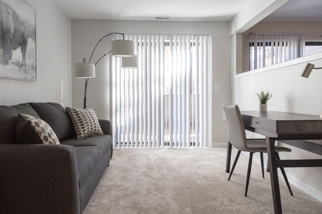 Building Photo - Furnished,  SHort-Mid term, All Inclusive one Bedroom /one bathroom with den, view of Flatirons b...