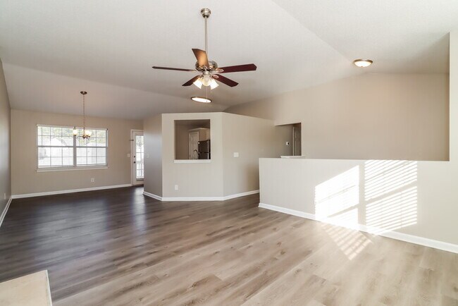 Building Photo - 12 Southview Dr