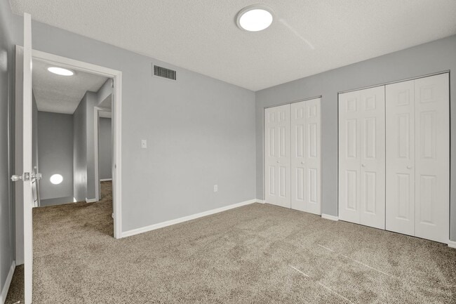 Building Photo - ***1ST MONTH RENT FREE! LARGE 2 BEDROOM 1.5 BATH IN ORANGE CITY***