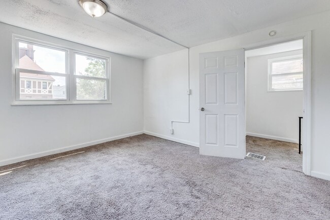 Building Photo - AVAILABLE August 2026 - Beautiful 2+ Bedroom Home w/ Updates Throughout!