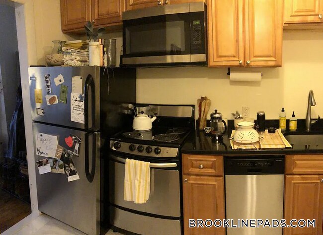 Primary Photo - 1063 Beacon St