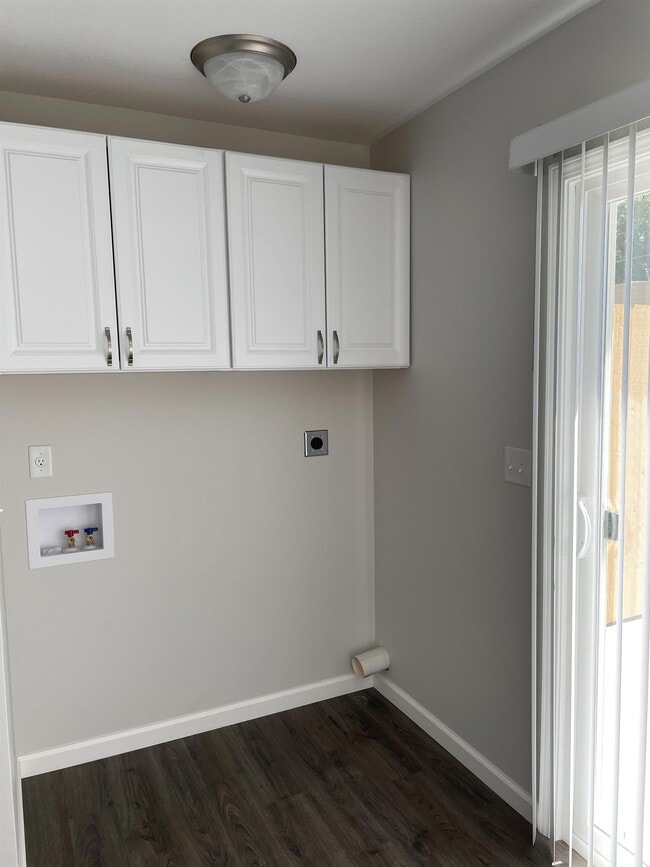 Building Photo - 122 S Russell Ave