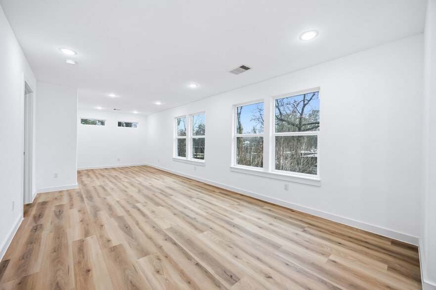 Building Photo - 9318 Sundown Dr