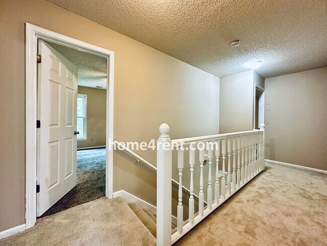 Building Photo - Blue Valley Schools, Granite Counters, Fin...