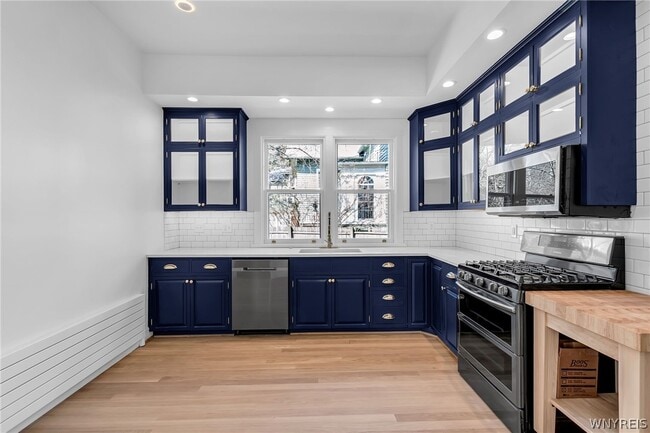 Building Photo - 887 W Ferry St