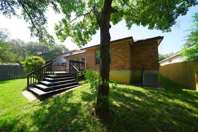 Building Photo - Wonderful Home in the Quiet Kingswood Heights Subdivision - Realtor Commission: $500