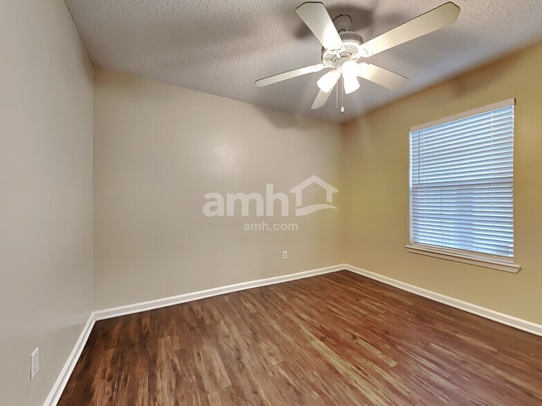 Building Photo - 7829 Invermere Blvd