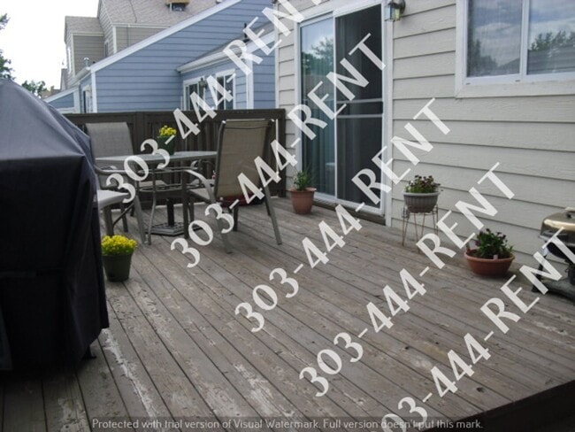 Building Photo - Large 3 Bedroom 2 Bathroom located in Gree...