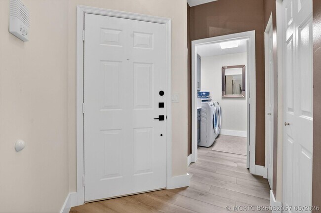 Building Photo - 5801 Coach House Cir