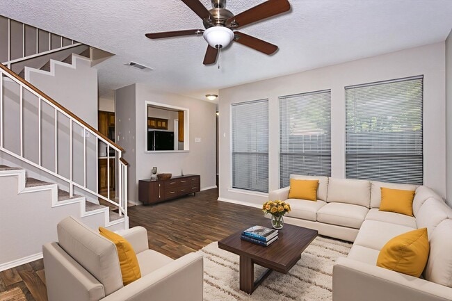 Primary Photo - 2805 Meadow Park Dr