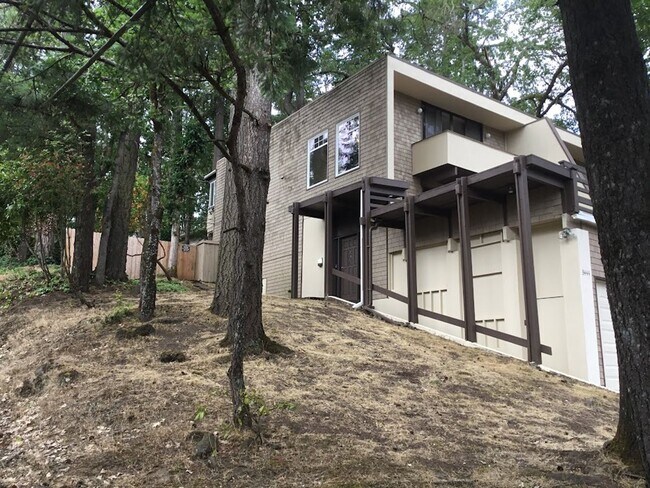 Building Photo - Willamette St Duplex