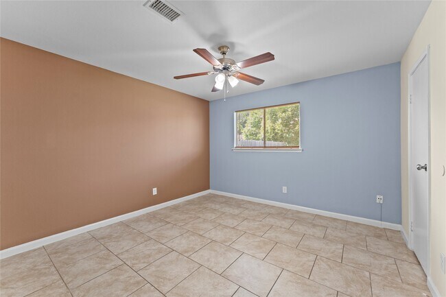 Building Photo - 5035 Reno Dr