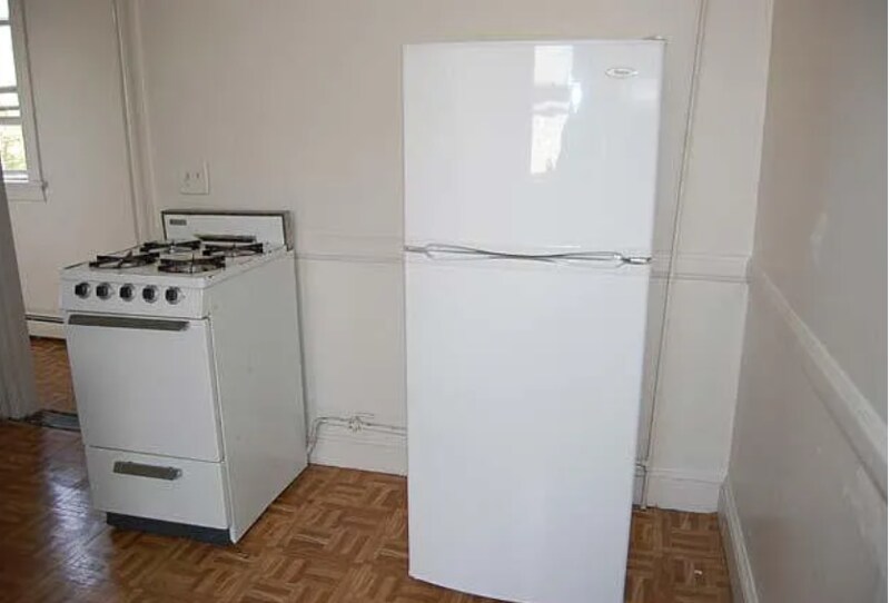 Building Photo - 351 Thayer St