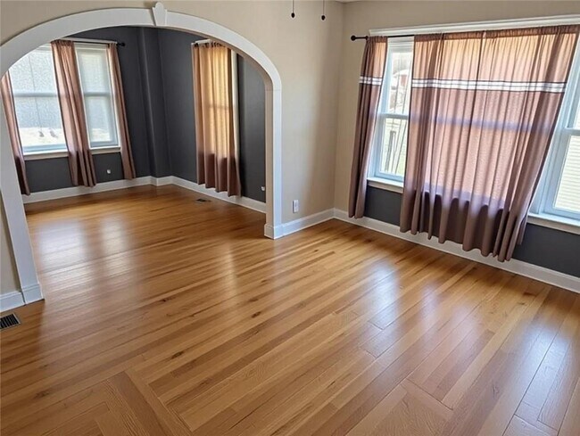 Building Photo - 43 Sargent Ave