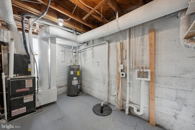 Building Photo - 2414 Phillips Dr