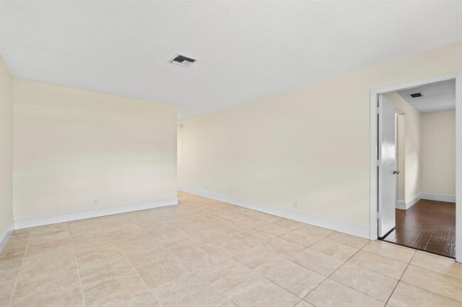 Building Photo - 3057 NW 103rd Ln