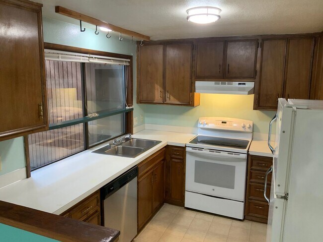 Building Photo - 422 Brookside Dr