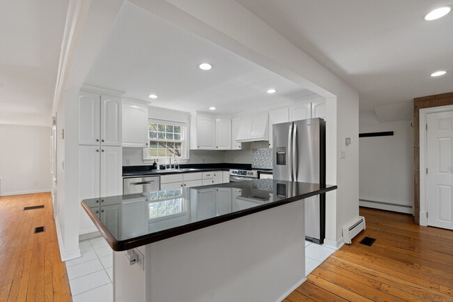 Building Photo - 486 Deercliff Rd