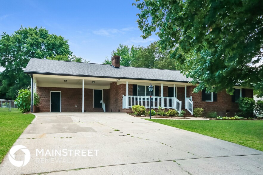 Primary Photo - 663 Sunridge Dr