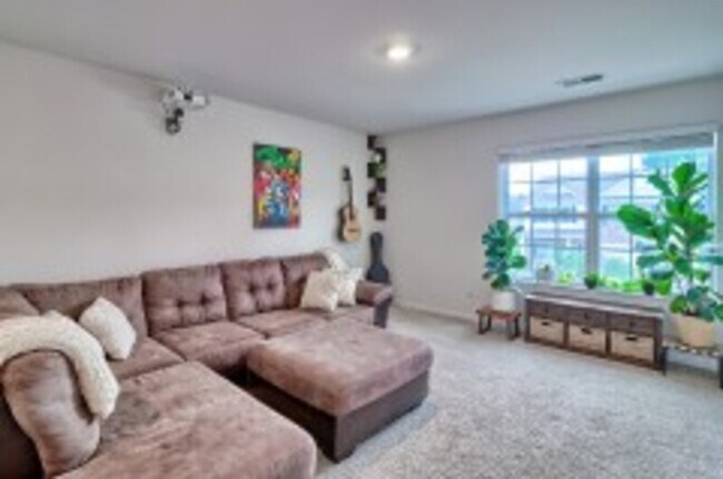 Building Photo - 310 Tulip Way
