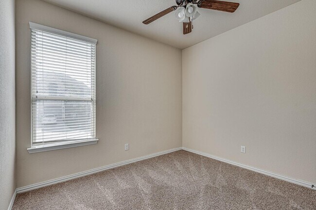 Building Photo - 438 Brookdale Dr