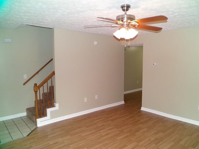 Building Photo - 244 Meadowview Dr