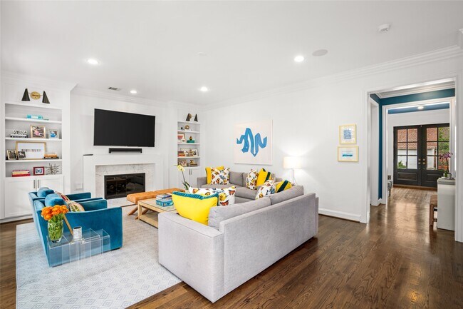 Building Photo - 5527 Briar Dr