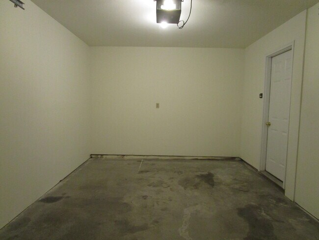 Building Photo - 3540 Prescott Dr