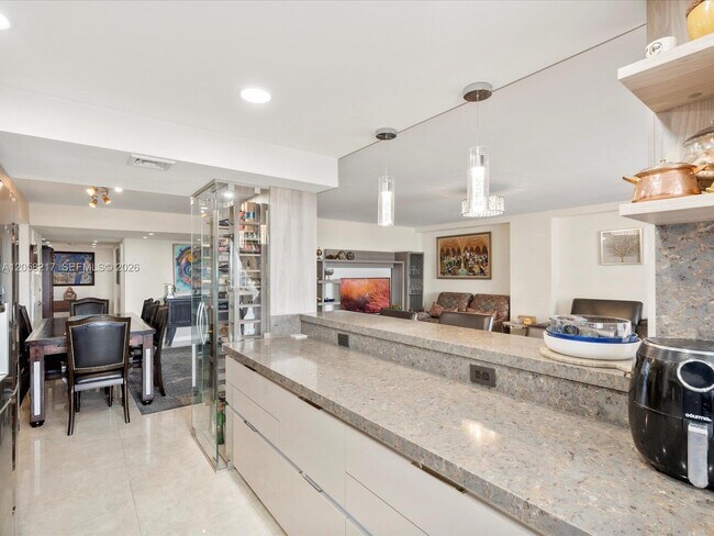 Building Photo - 18071 Biscayne Blvd