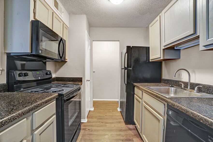 The Emory Apartments 3205 E Olive Rd Pensacola FL 32514 Apartment