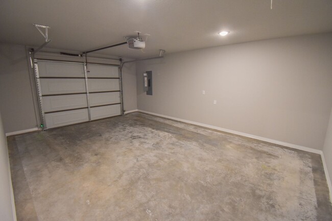 Building Photo - 2 Bedroom 2 Bathroom Home in Fayetteville,...